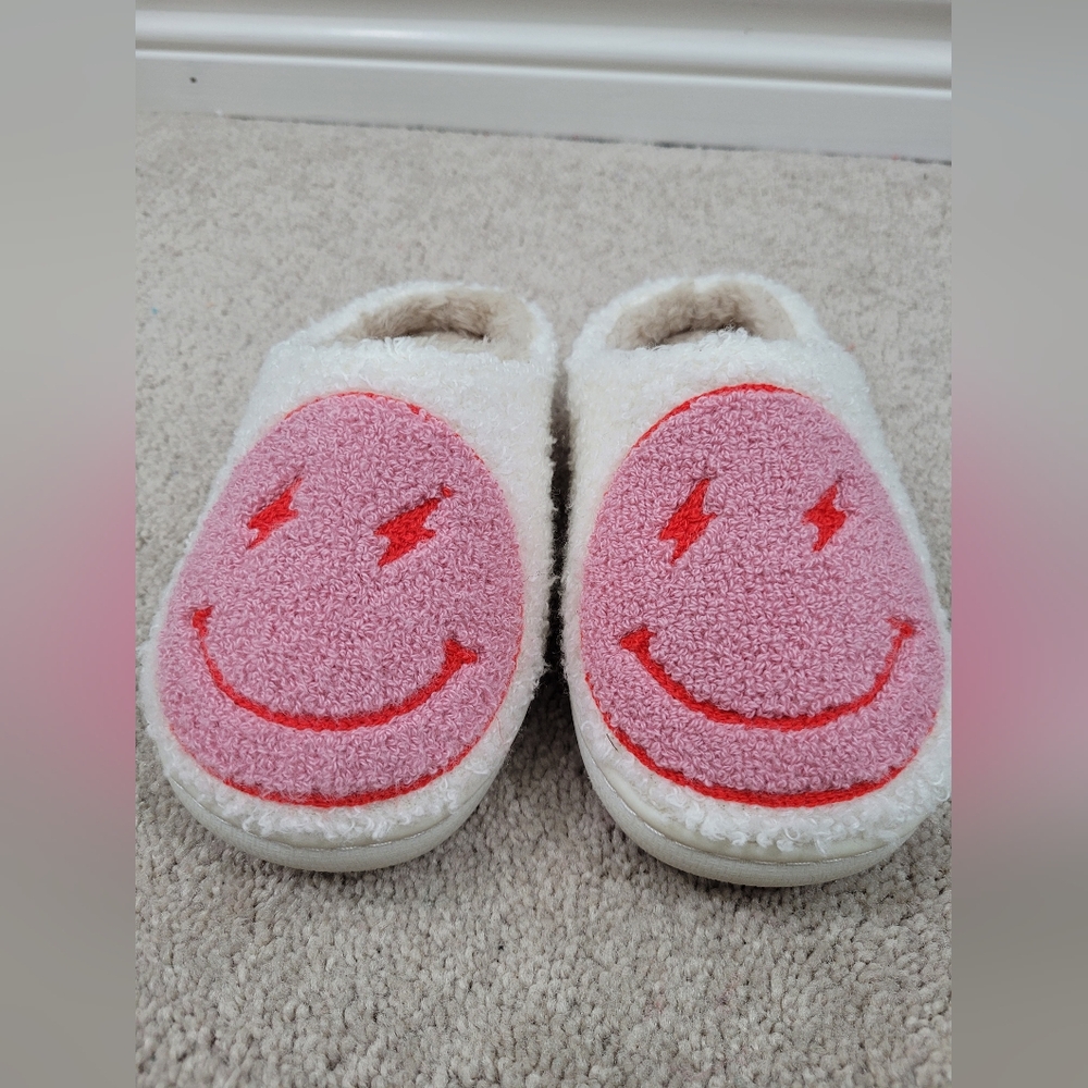 Cozy Kids' Smile Slippers - Pink and White Size 11